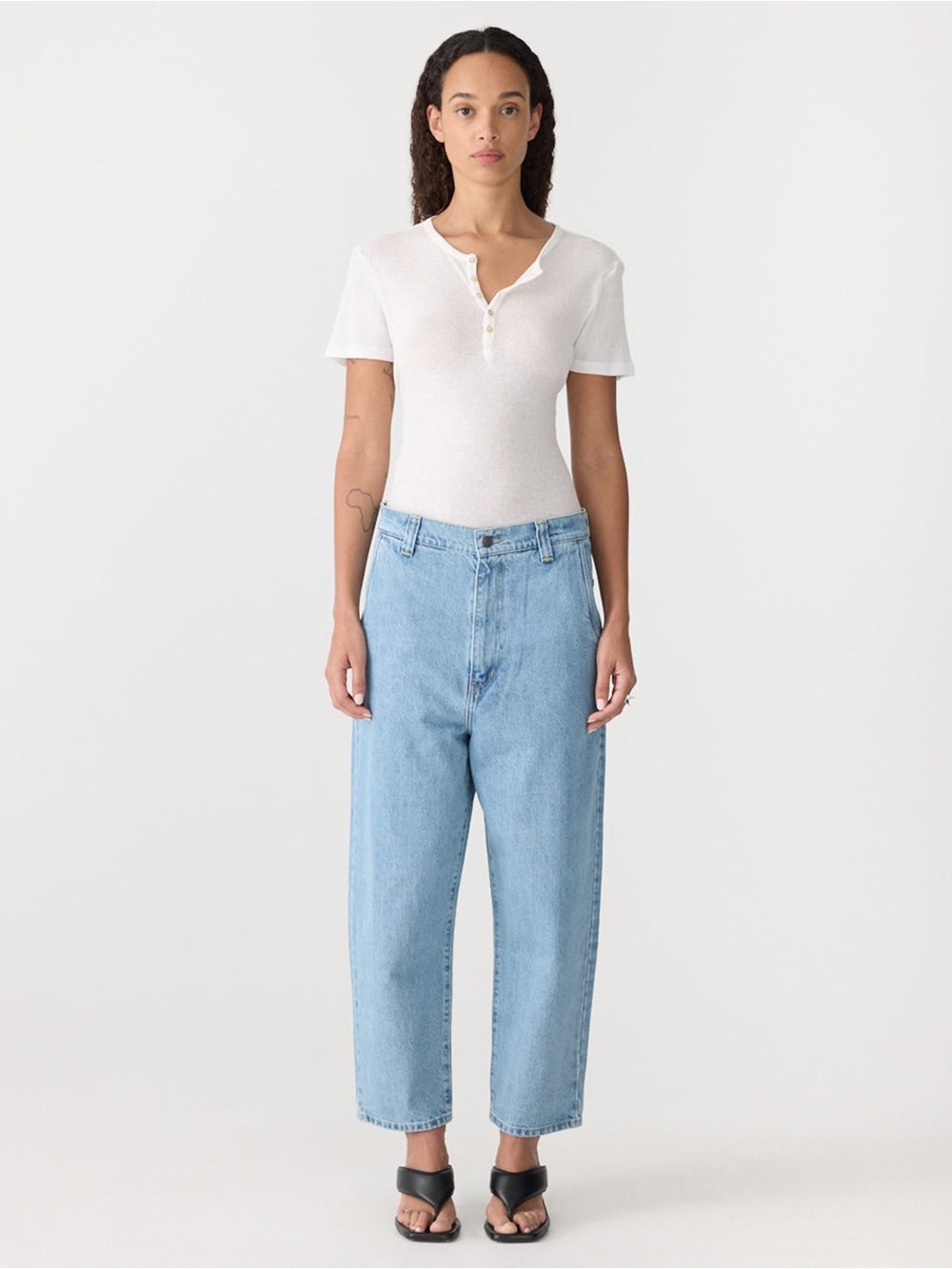 BASSIKE Universal Low Rise Jeans Light Wash Size M